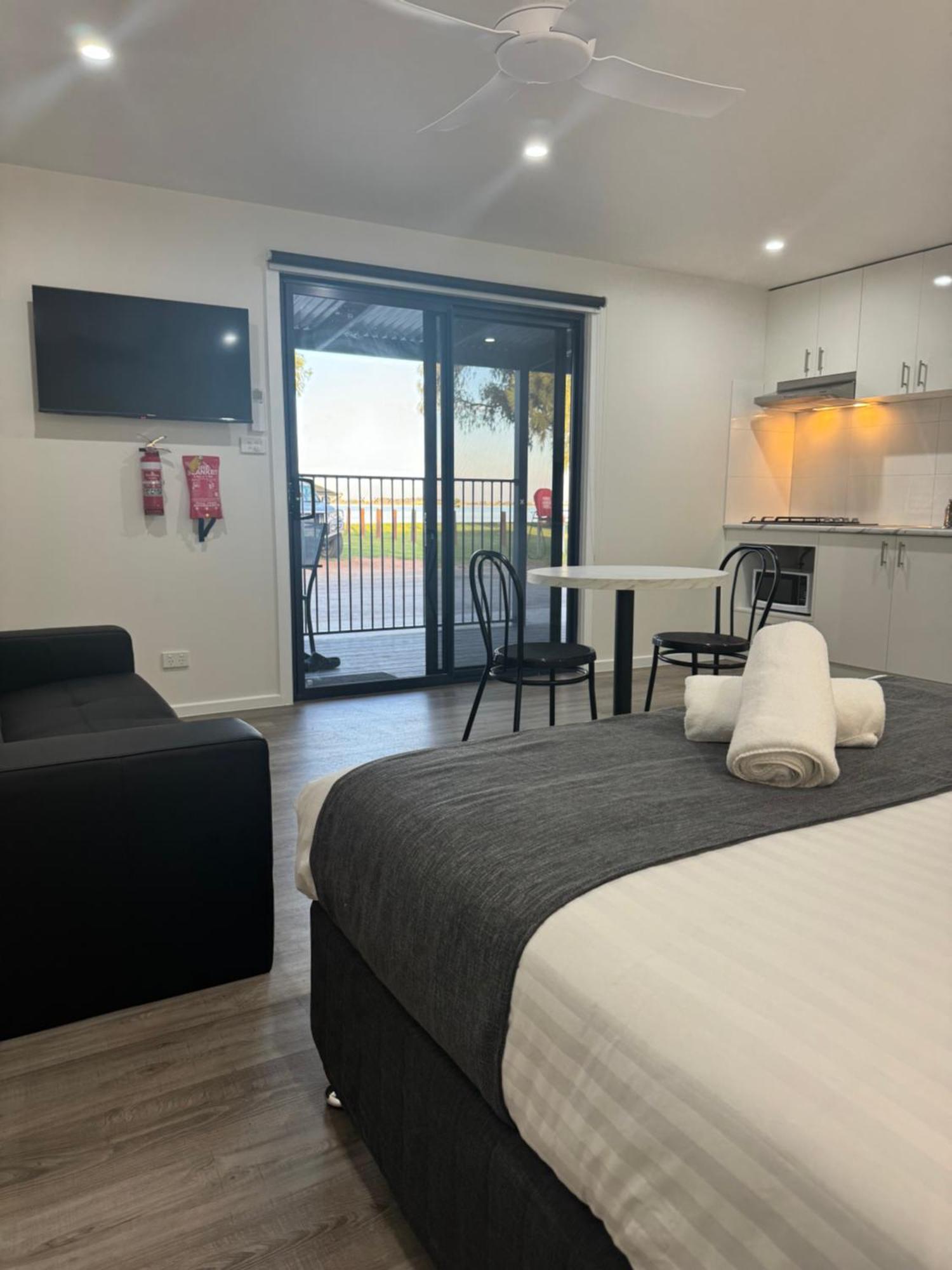 Lake Boga Caravan Park Exterior photo
